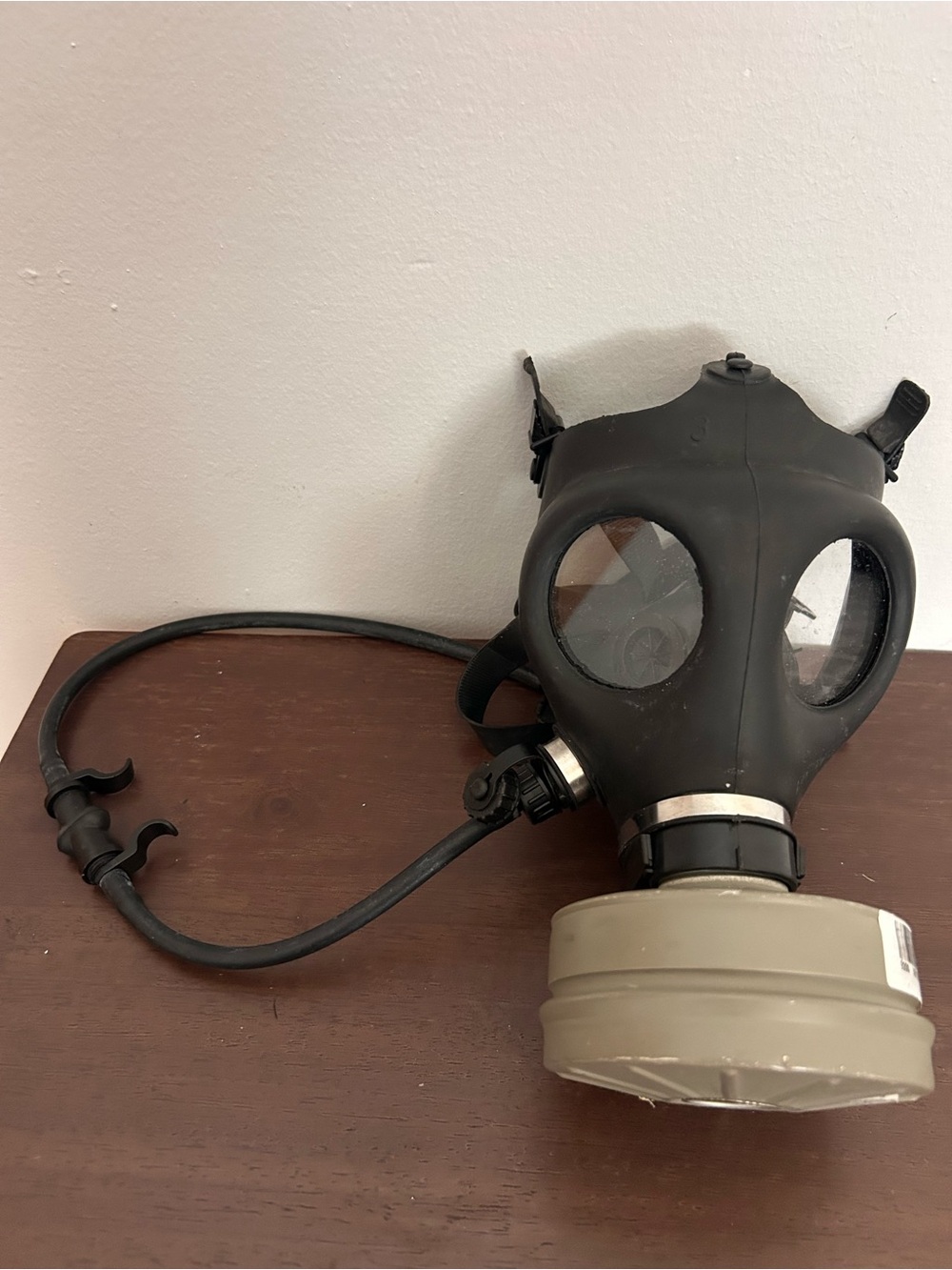 Vintage Israelí Gas Mask Respirator With Filter  And Straw  Size 3